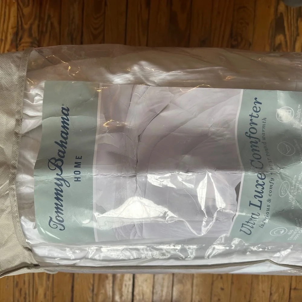 NEW! TOMMY BAHAMA Home Ultra Luxe Comforter Down Alternative King White